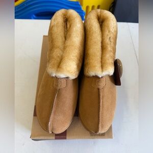Lamo Men's Tan Suede Shearling-Lined Slip-On Slippers